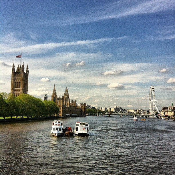 “London In The Summertime by Gavin Llewellyn is licensed under CC BY 2.0
