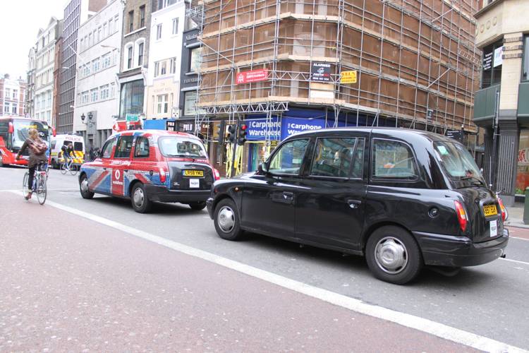 “London Cabs” by Lelê Breveglieri is licensed under CC BY 2.0 
